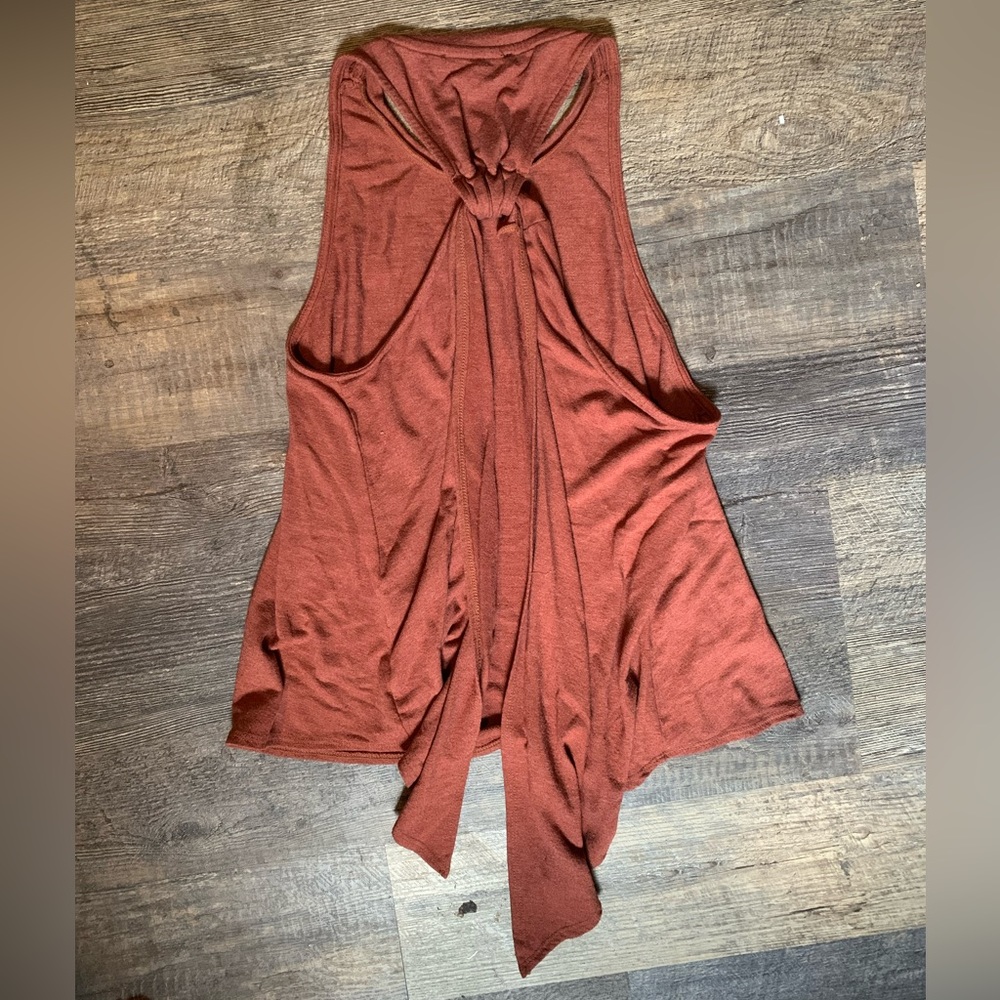 Lulus atheltic top - Picture 3 of 4